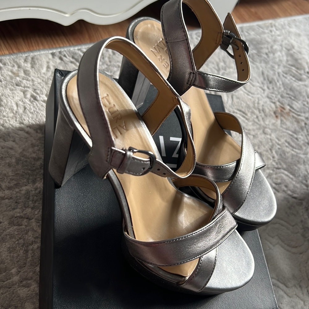 NATURALIZER heels